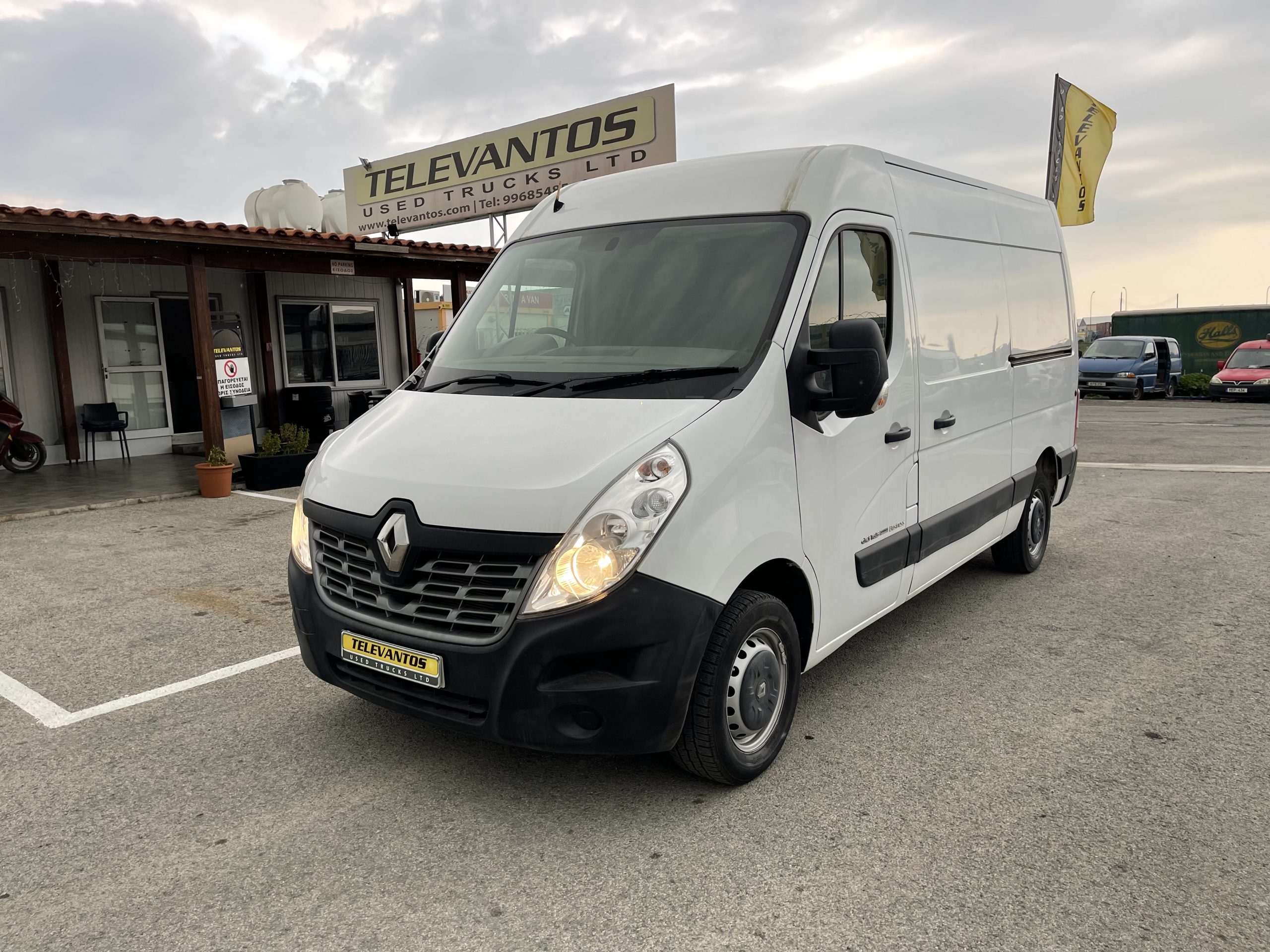 RENAULT MASTER MWB VAN