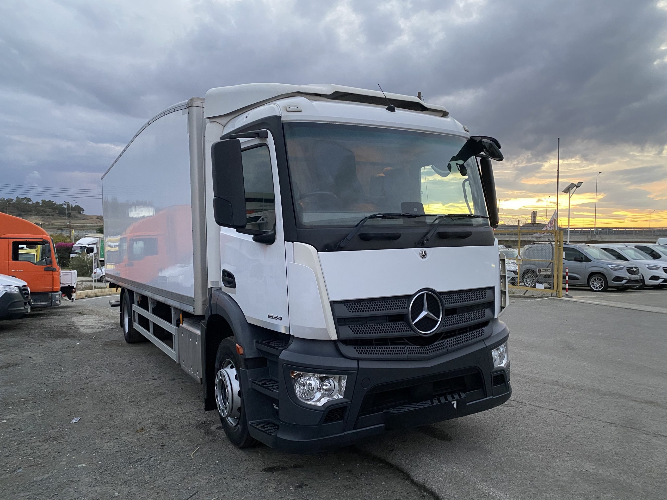 MERCEDES ANTOS 1824 BOX