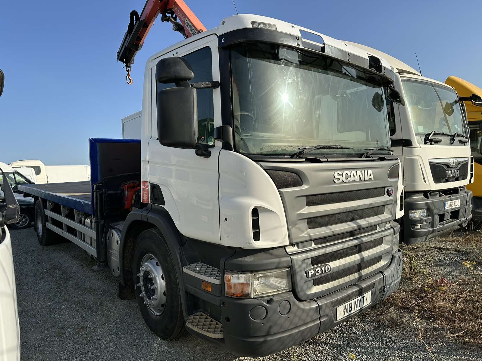SCANIA P230 FLATBED CRANE