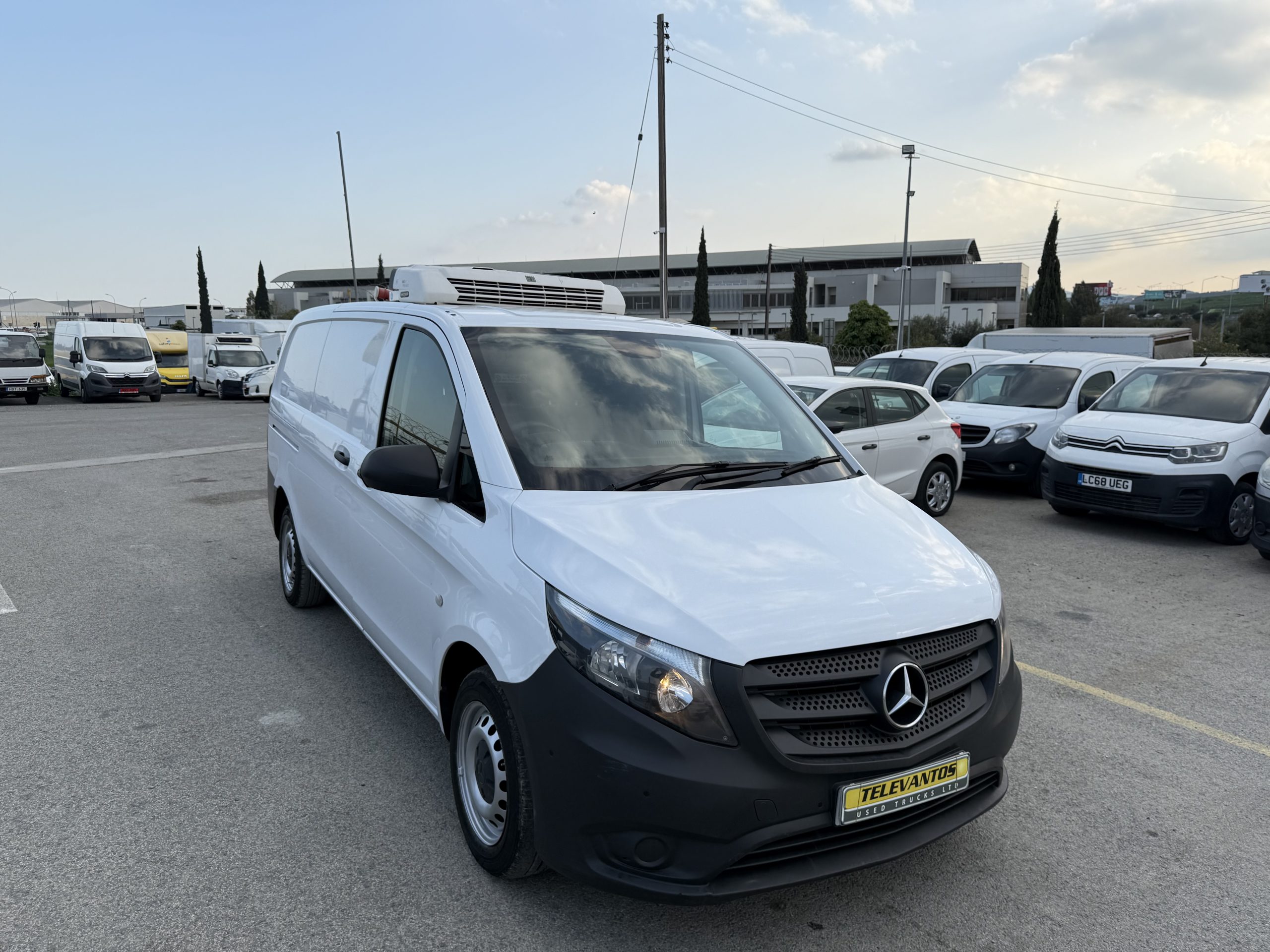 MERCEDES VITO FREEZER VAN