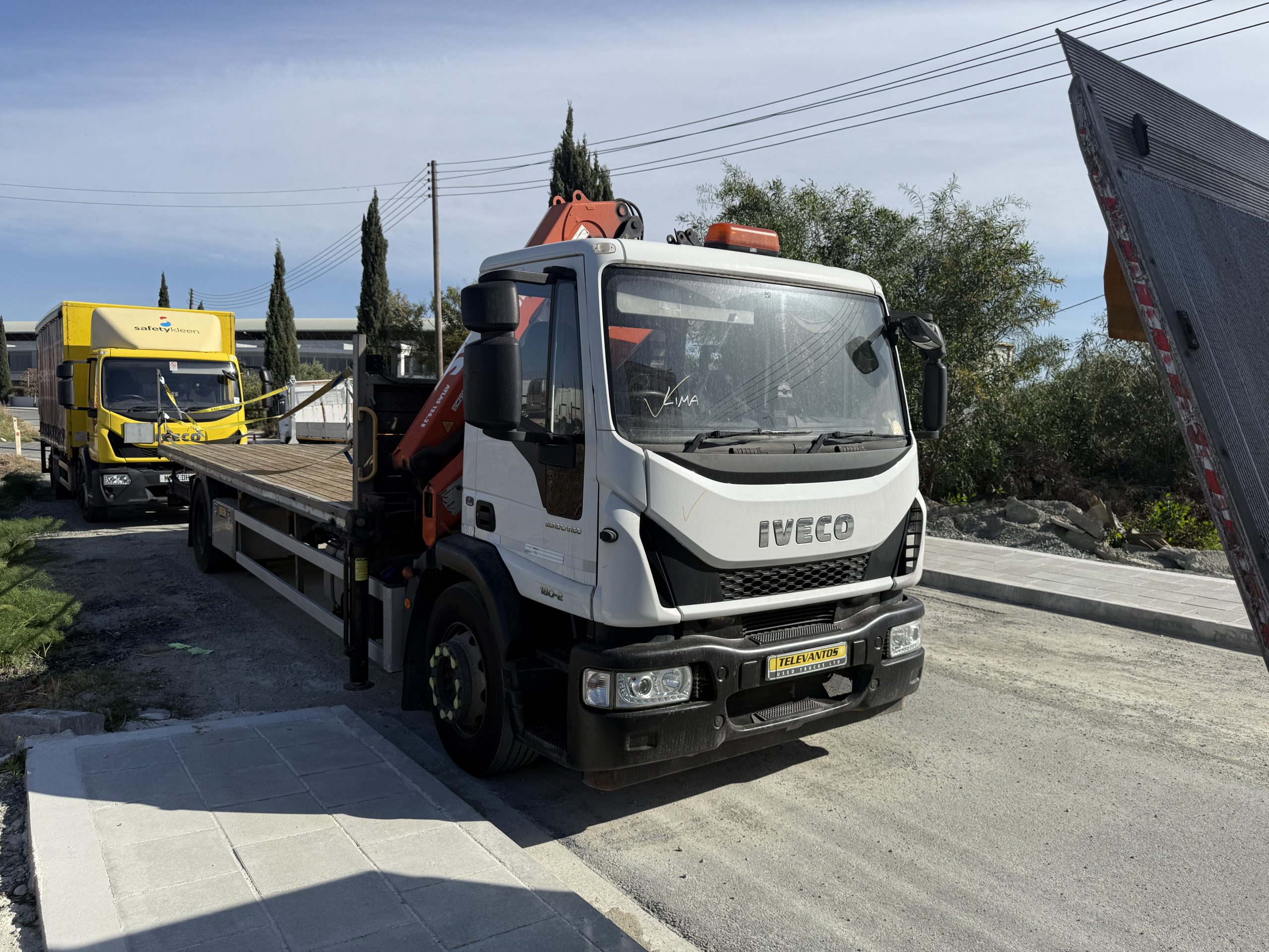 IVECO EUROCARGO 180 4X2 CRANE MOUNTED FLATBED