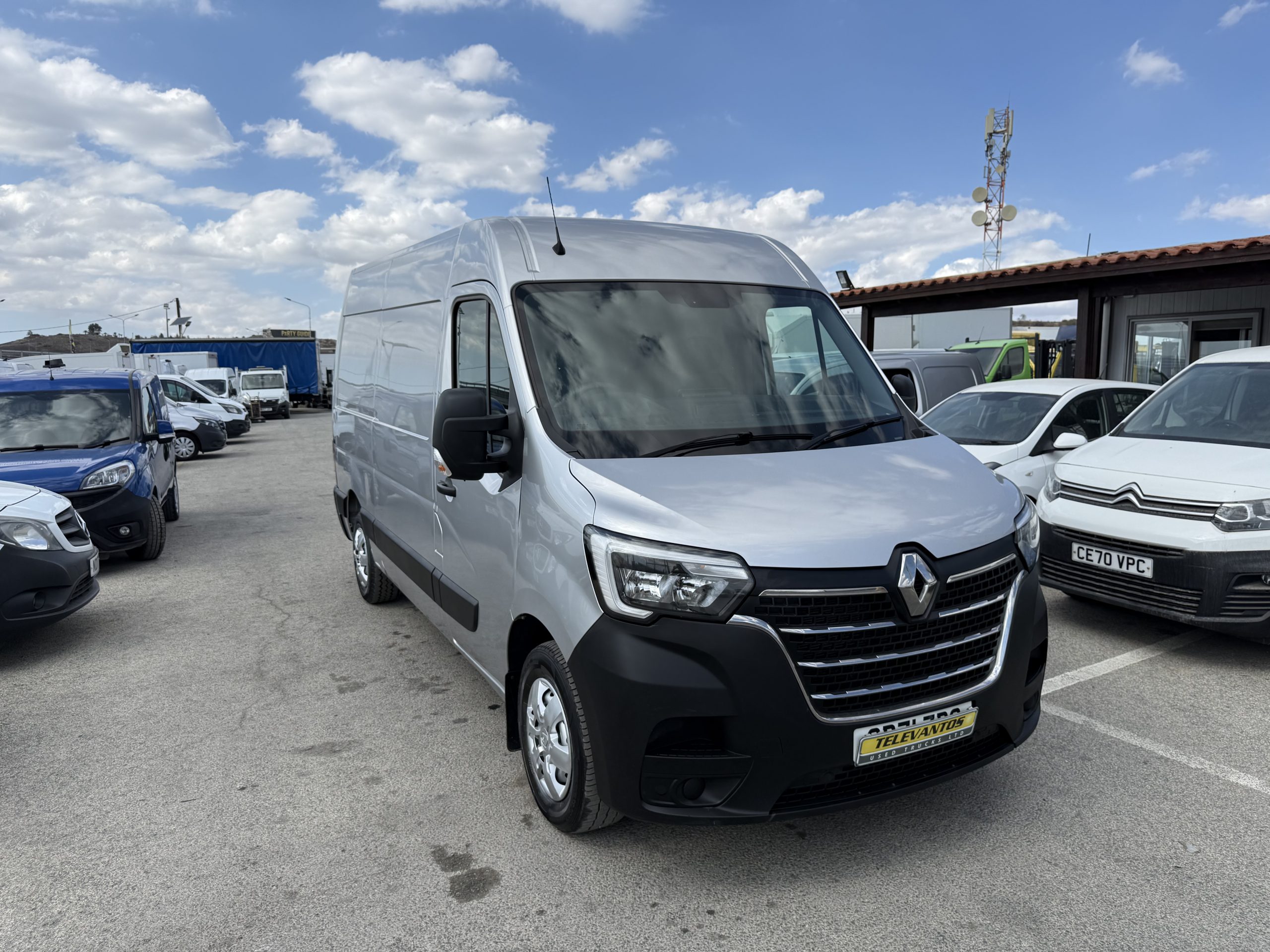RENAULT MASTER MWB PANEL VAN