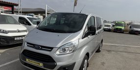 FORD CUSTOM CREW VAN