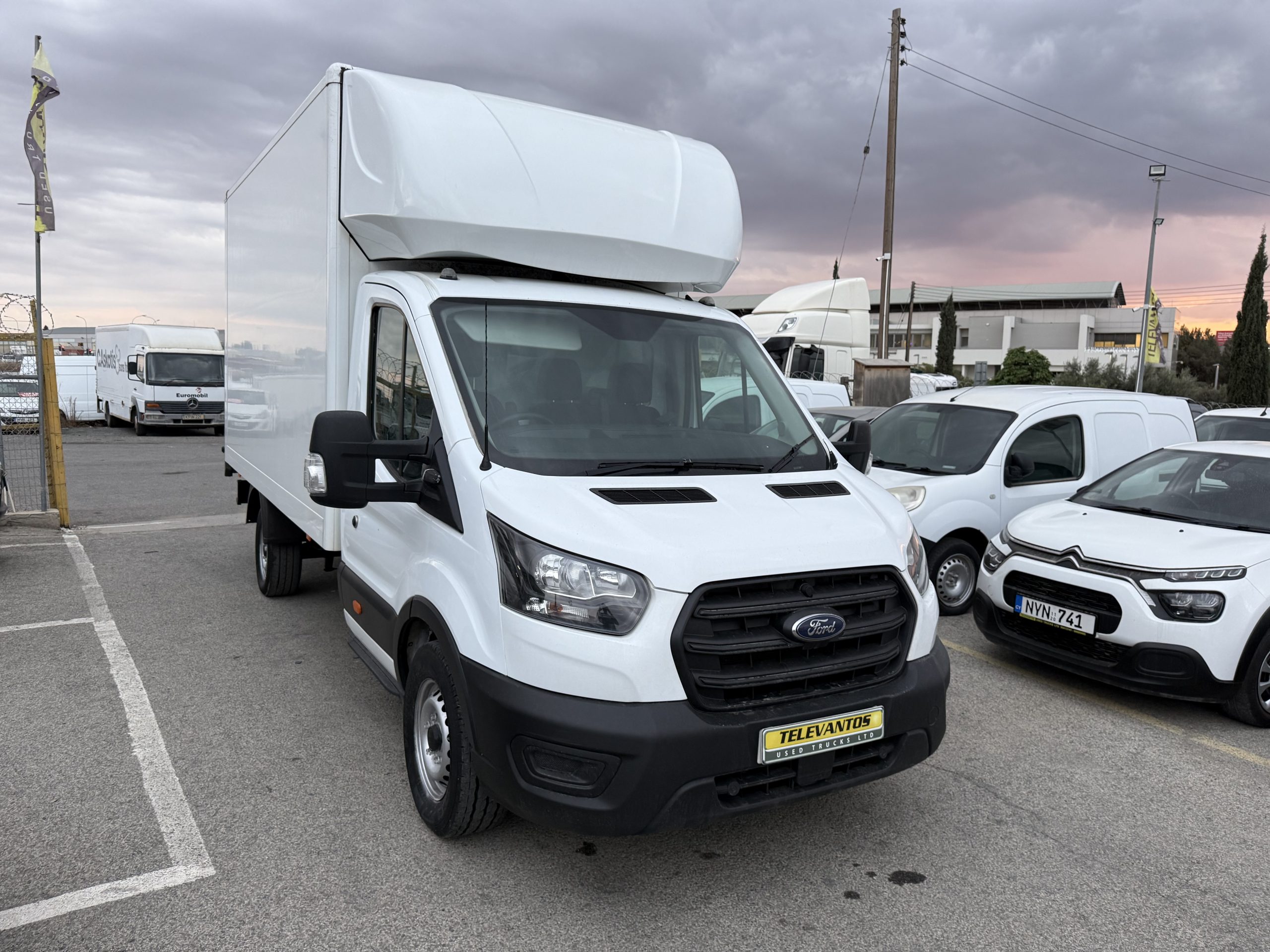 FORD TRANSIT LUTON