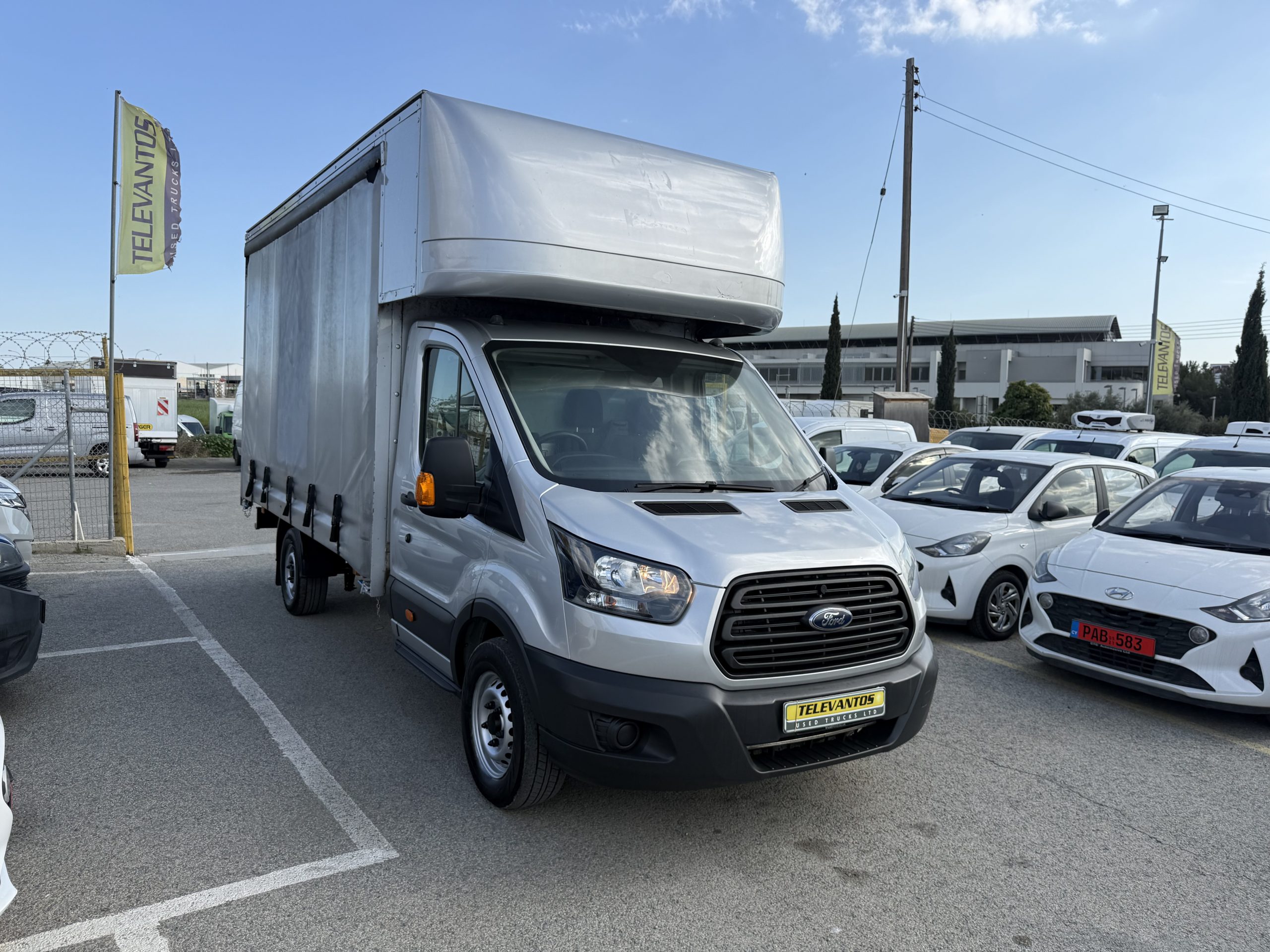 FORD TRANSIT CURTAINSIDER