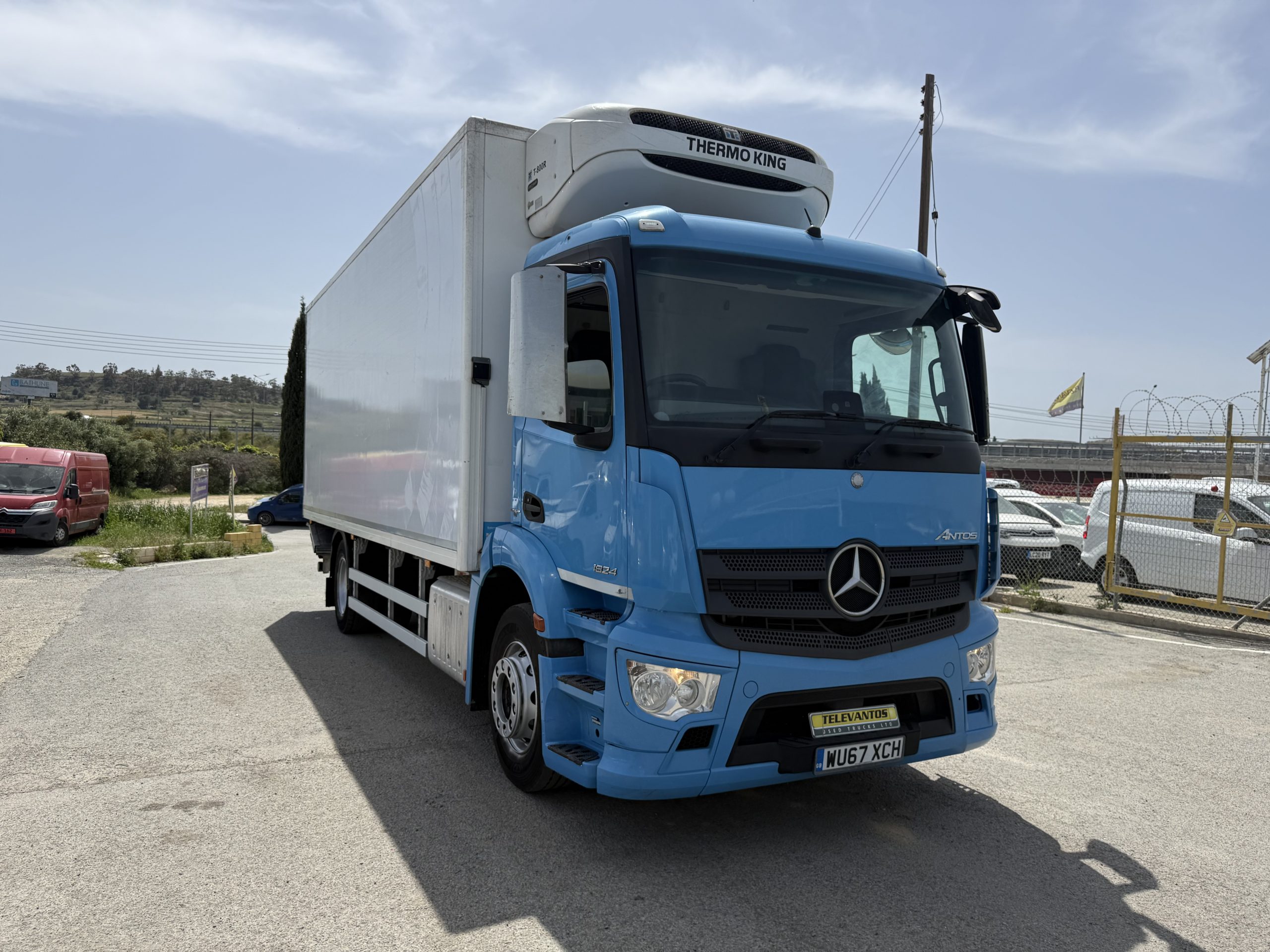 MERCEDES ANTOS 1824 FRIDGE BOX